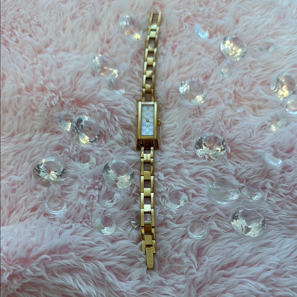 AUTHENTIC GUCCI Square Face Watch Ladies - Picture 4 of 8